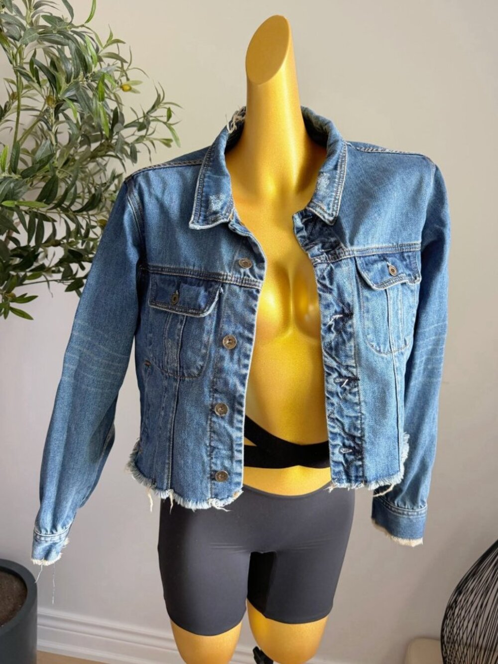 Distressed Cropped Denim Jacket Raw Hem Blue Size M